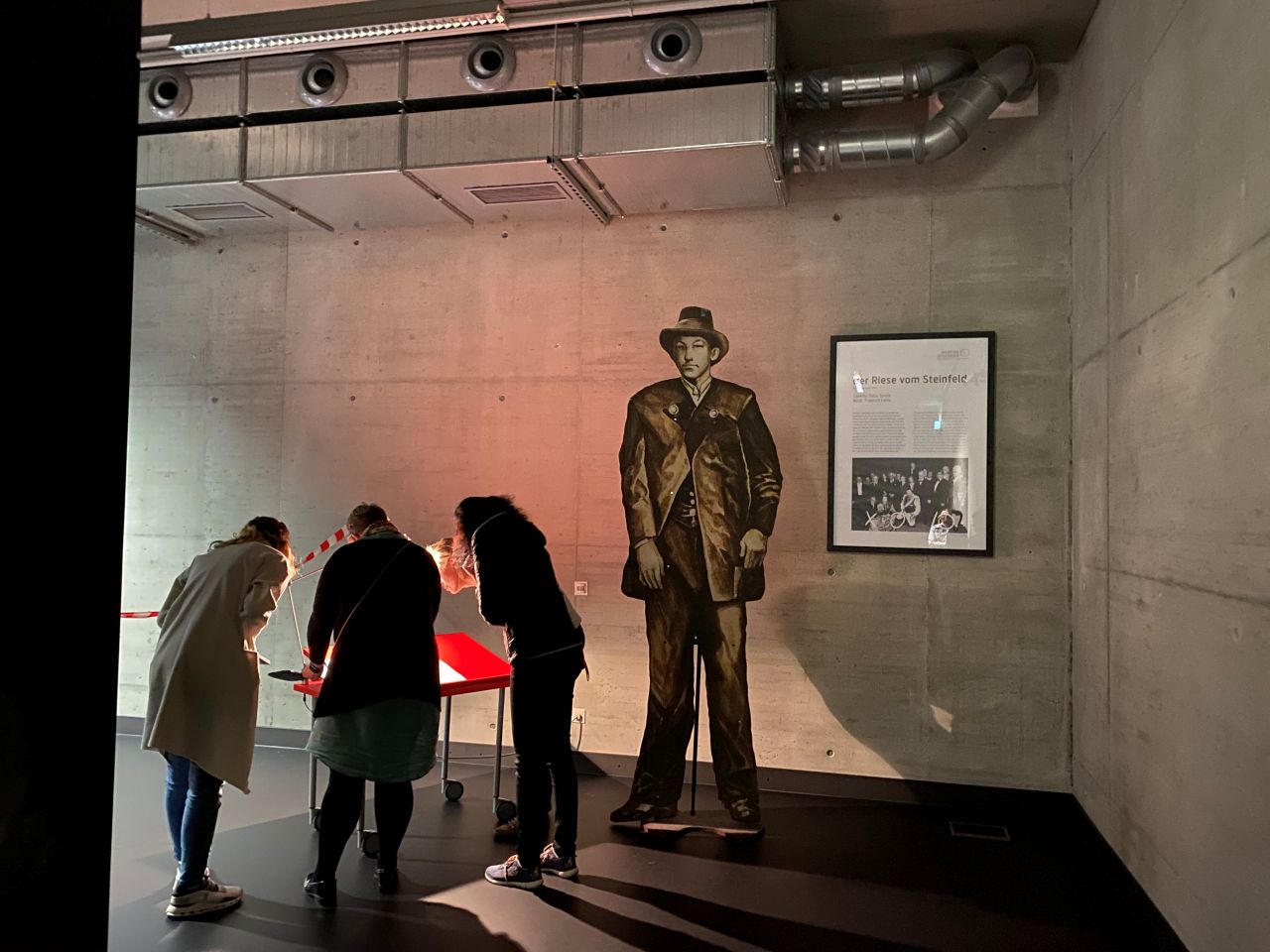 Escape Room, Archiv der Zeitgenossen